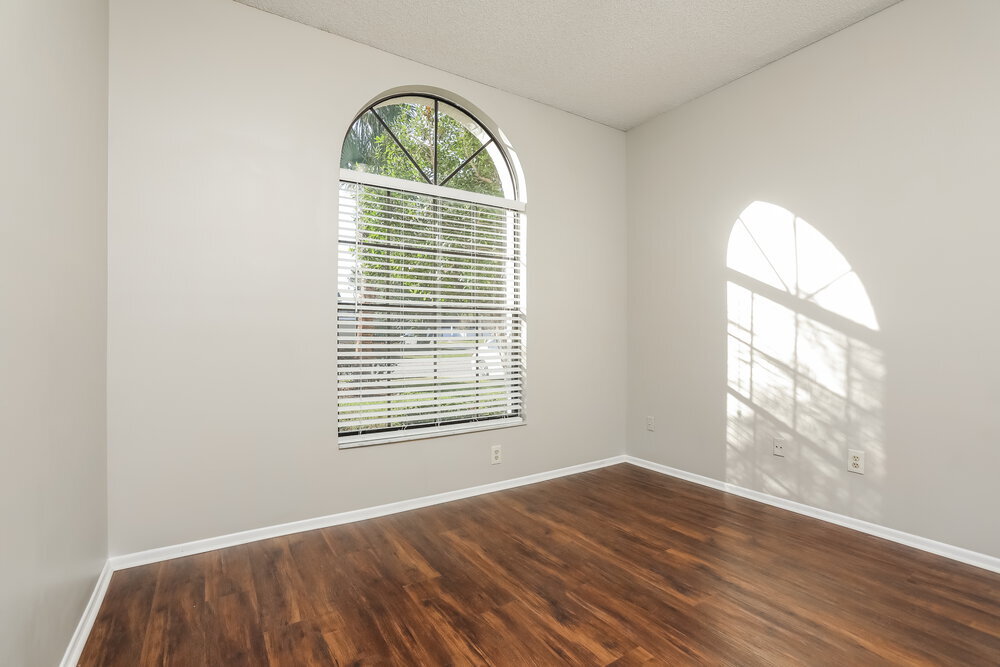 Building Photo - 806 E Charing Cross Cir