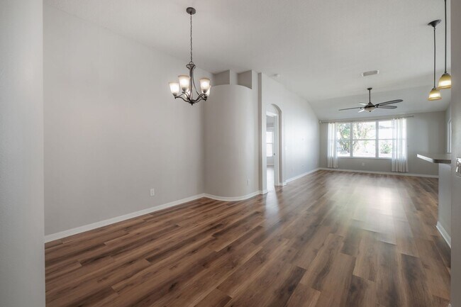 Building Photo - Brandon - 3 Bedroom 2 Bath Home in Gated C...