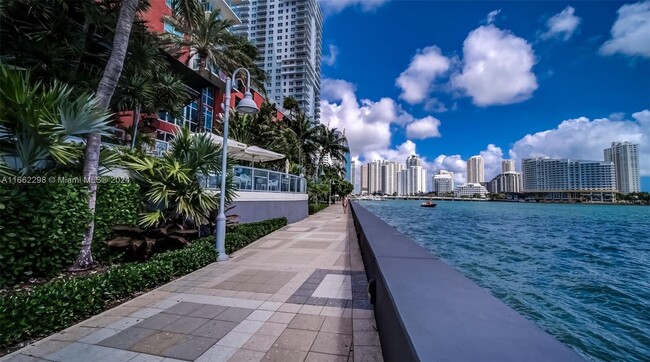 Building Photo - 1155 Brickell Bay Dr