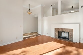 Building Photo - 2BR + Private Office in the Heart of UTC