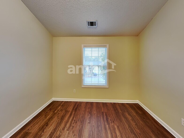 Building Photo - 429 The Gables Dr