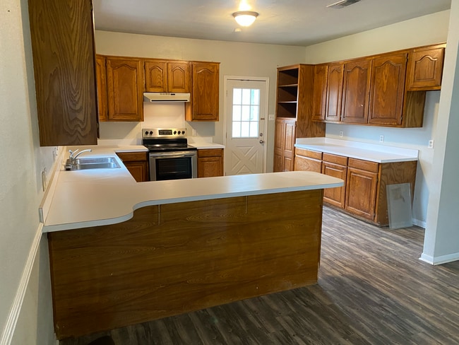 Building Photo - 211 N Avenue T