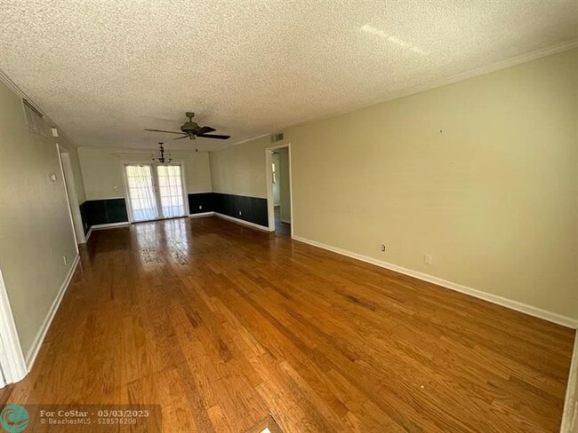 Building Photo - 3008 NW 69th Ct