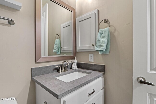 Building Photo - 4556 Marisabel Azcarate St