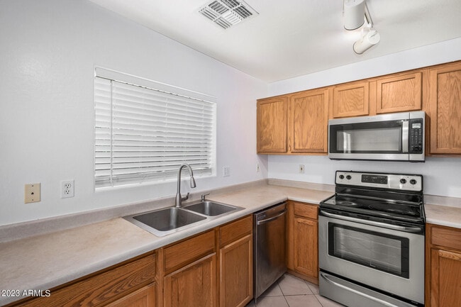 Building Photo - 1525 W Burgess Ln