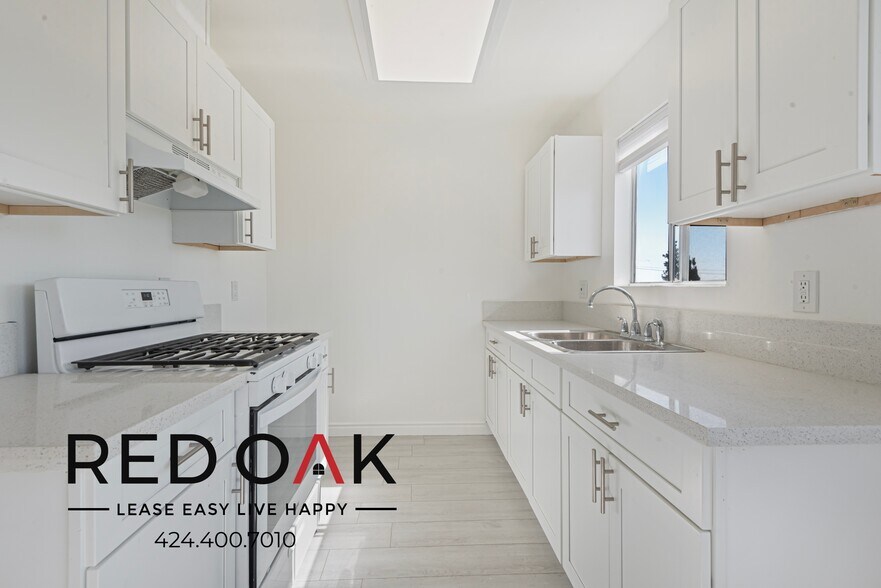 Building Photo - 7915 Vineland Ave