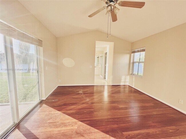 Building Photo - 968 Savannah Falls Dr