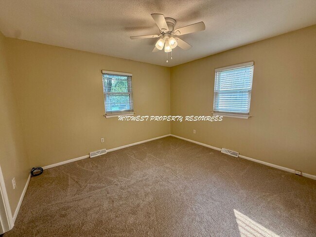 Building Photo - Beautiful 3 Bedroom Home in Lee's Summit