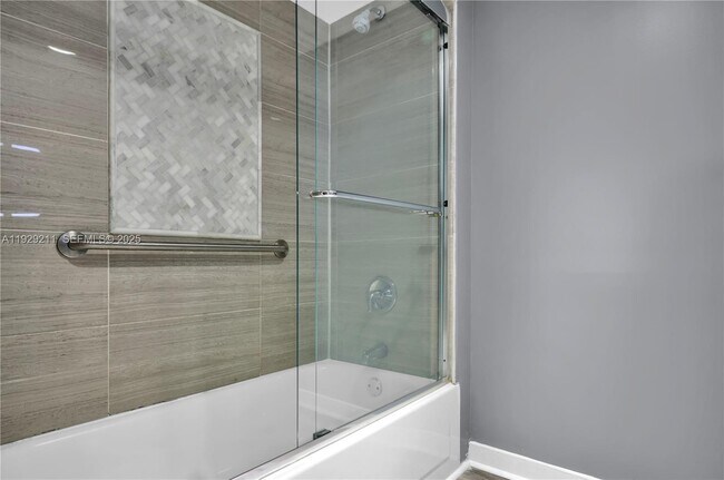 Building Photo - 4332 Collins Ave