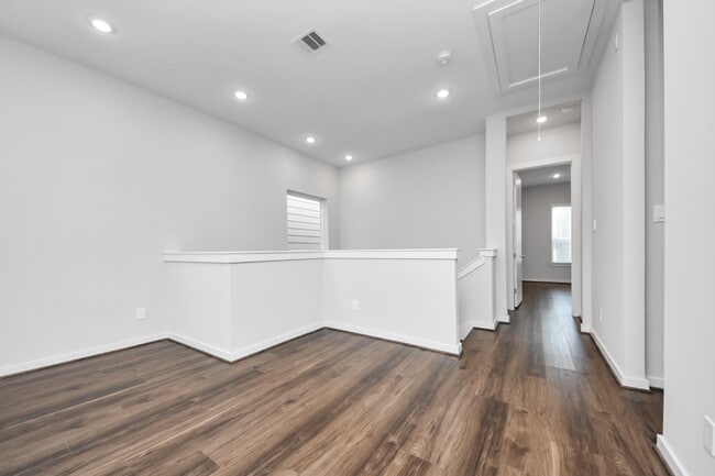 Building Photo - 608 Thornton Rd