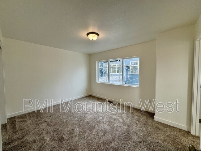 Building Photo - 805 W 510 S