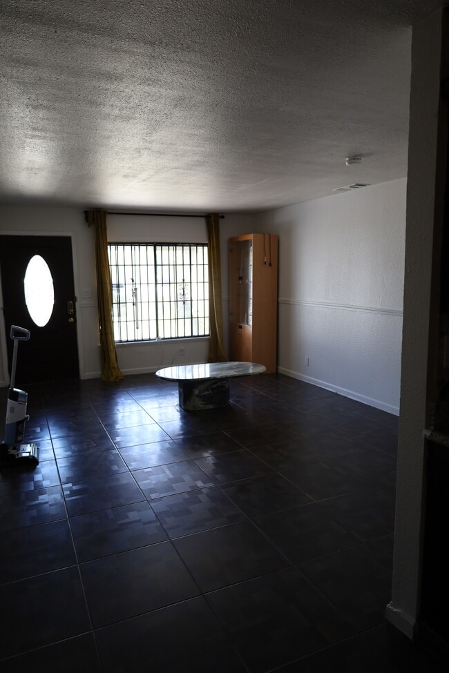 Building Photo - 6216 Leola Way