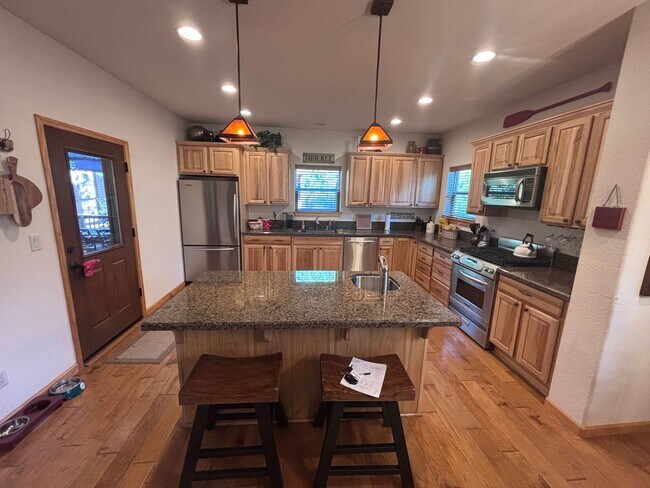 Building Photo - Truckee Ski Lease Available