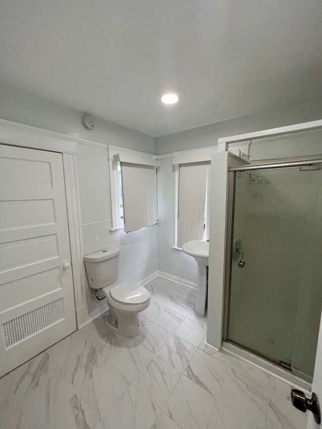 Building Photo - 432 South Broadway, Unit 430B - Studio