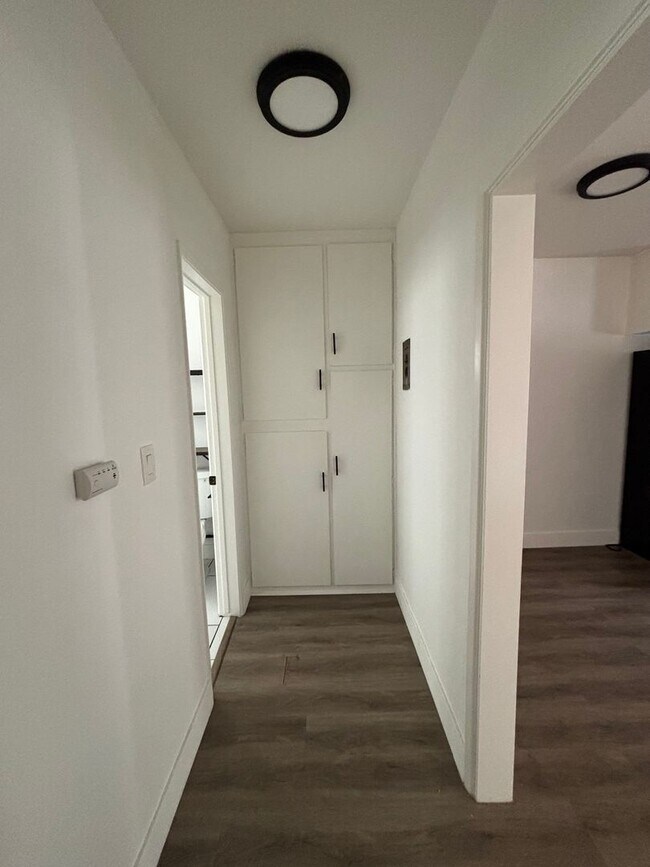 Building Photo - Upgraded 1 Bedroom In Torrance with Parkin...