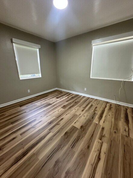 Building Photo - 160 E 27th St