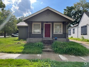 Building Photo - 2 bedroom House!