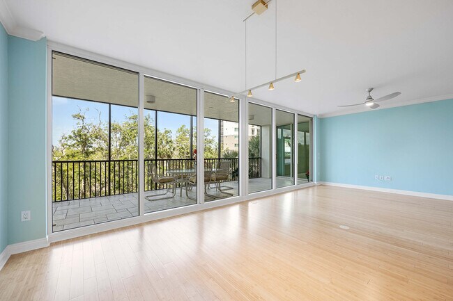 Building Photo - 455 Cove Tower Dr