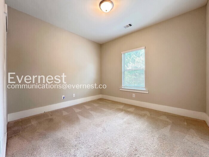 Building Photo - 6010 Winding Lakes Dr