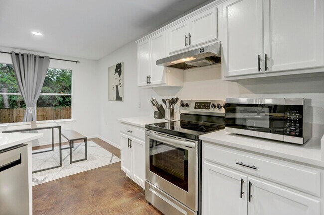 Building Photo - 7107 Thannas Way