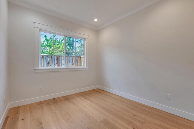 Building Photo - Newer High-Tech Home | Top Schools | Great...