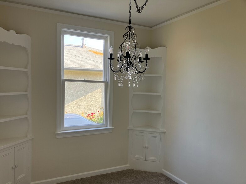 Building Photo - 834 12th St