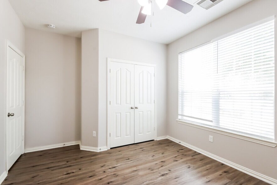 Building Photo - 24010 Clipper Hill Ln