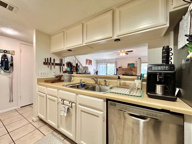 Building Photo - 6031 Old Fredericksburg Rd