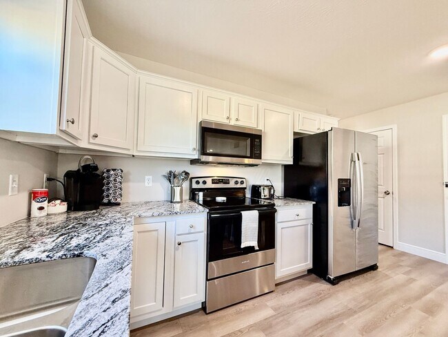 Building Photo - Cozy Equestrian Themed Getaway in Wilmington