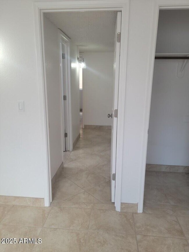Building Photo - 4440 Buena Loma Way