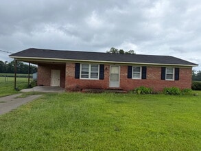 Building Photo - Cute Brick House w/ 3 BR | 1.5 BA in Goldsboro *Pikeville school district*
