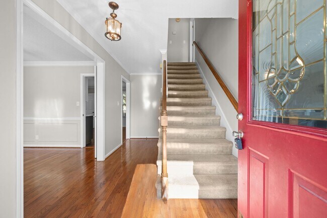 Building Photo - Pet Friendly Three Bedroom in Sango!