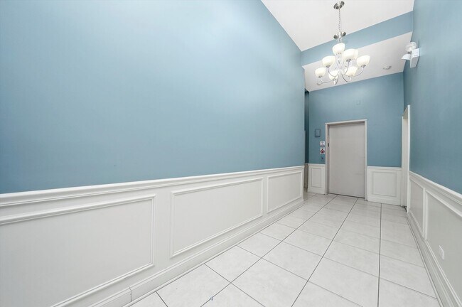 Building Photo - 5010 W Lawrence Ave