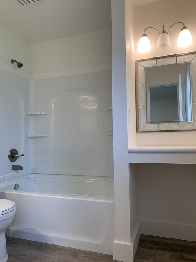 Building Photo - 1425 Mixon Dr