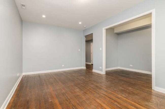 Building Photo - 7230 S Yates Blvd