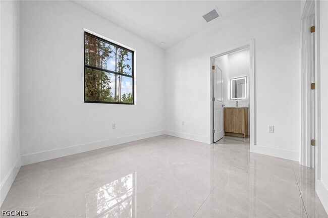 Building Photo - 3001 Unice Ave S