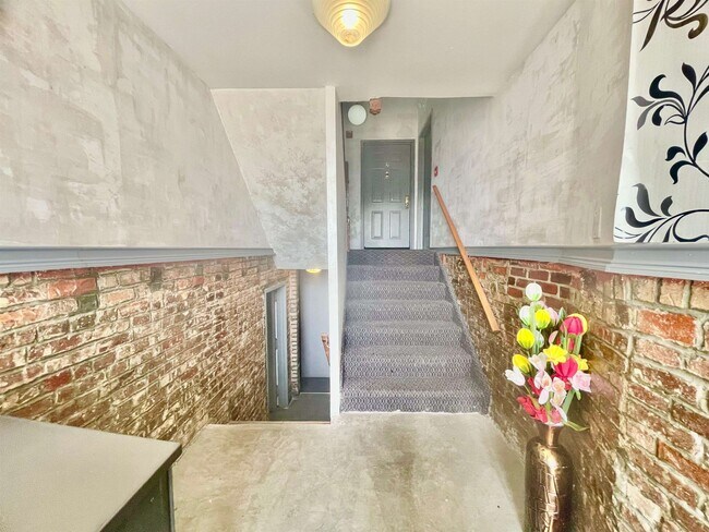 Building Photo - 163 Baldwin Ave