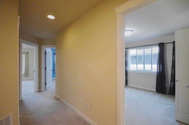 Building Photo - Elegant 4BR Murray Franklin Home in Fernwood Hills | EV Charger | Northshore Schools