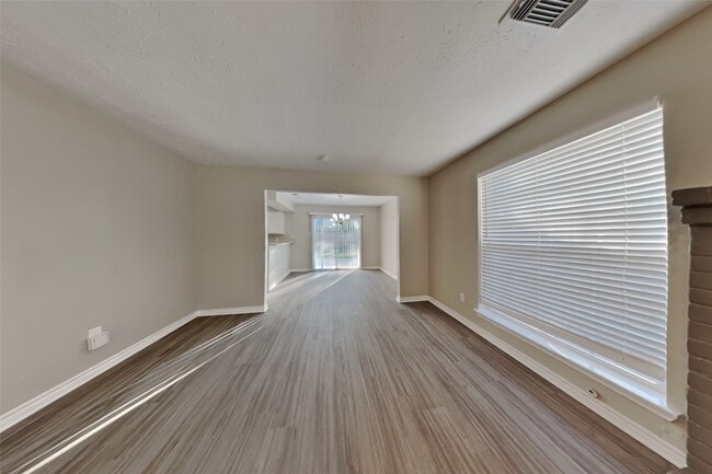 Building Photo - 7402 Grackle Dr