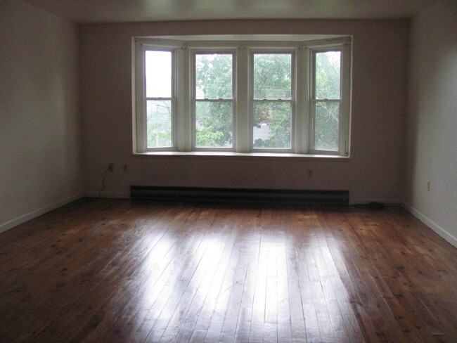 Building Photo - 207 Diamond Blvd