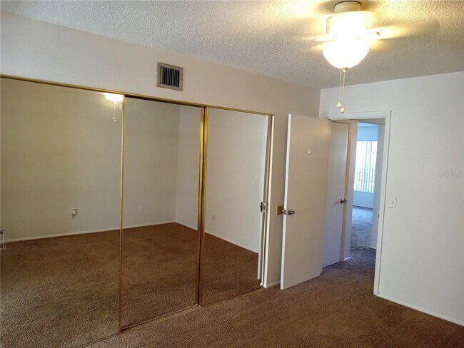 Building Photo - 2427 Rhodesian Dr