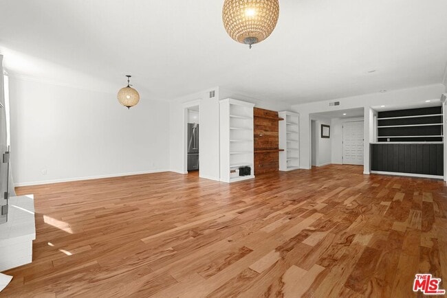 Building Photo - 10671 Holman Ave