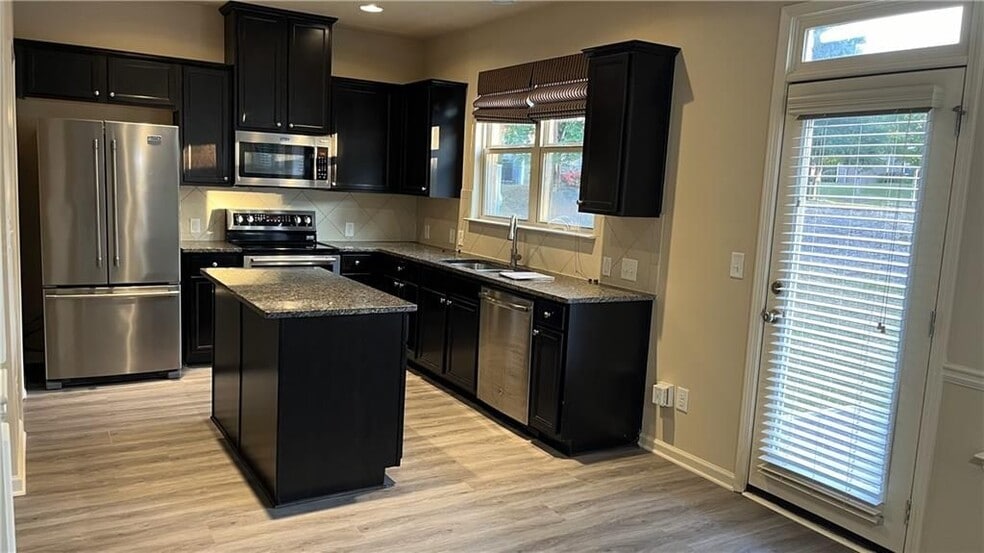 Building Photo - 3689 Brockenhurst Dr