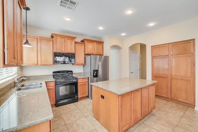 Building Photo - Great Queen Creek Location!