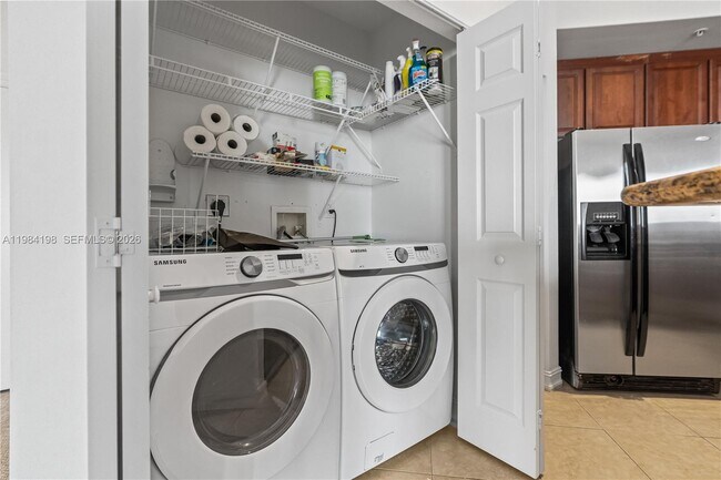 Building Photo - 3001 NE 185th St