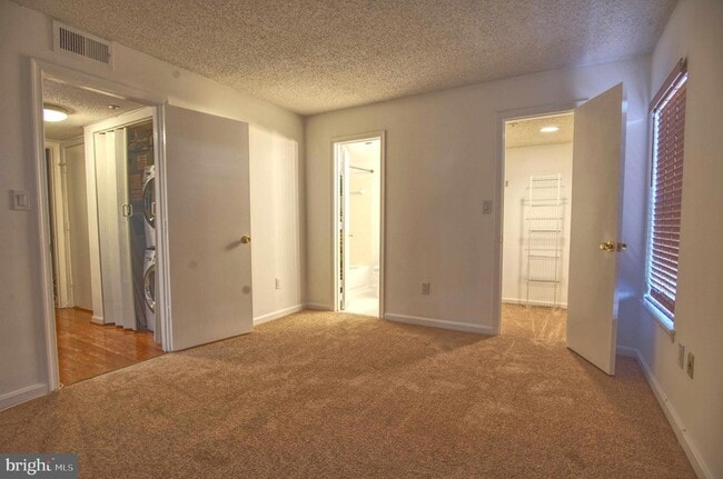 Building Photo - 1007 Fallcrest Ct