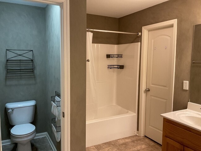 Building Photo - 10 Sarah St NW