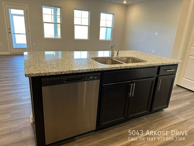 Building Photo - 5043 Arkose Dr