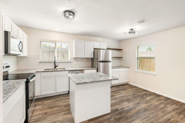 Building Photo - Recently Remodeled 3 bed, 2 bath, with 2-car Garage!