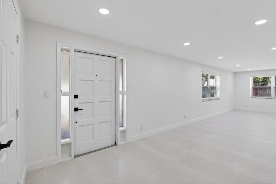 Building Photo - 2630 SW 49th Ct